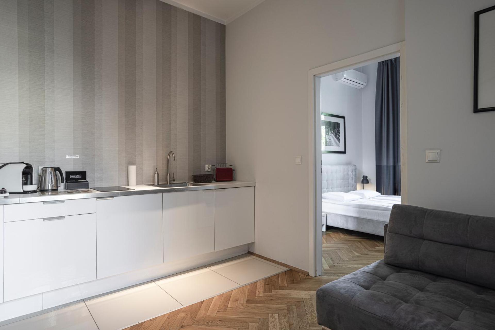 Deluxe King Suite